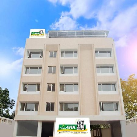 Lee-Benz Ark Hotel กุมพาโกนัม ภายนอก รูปภาพ