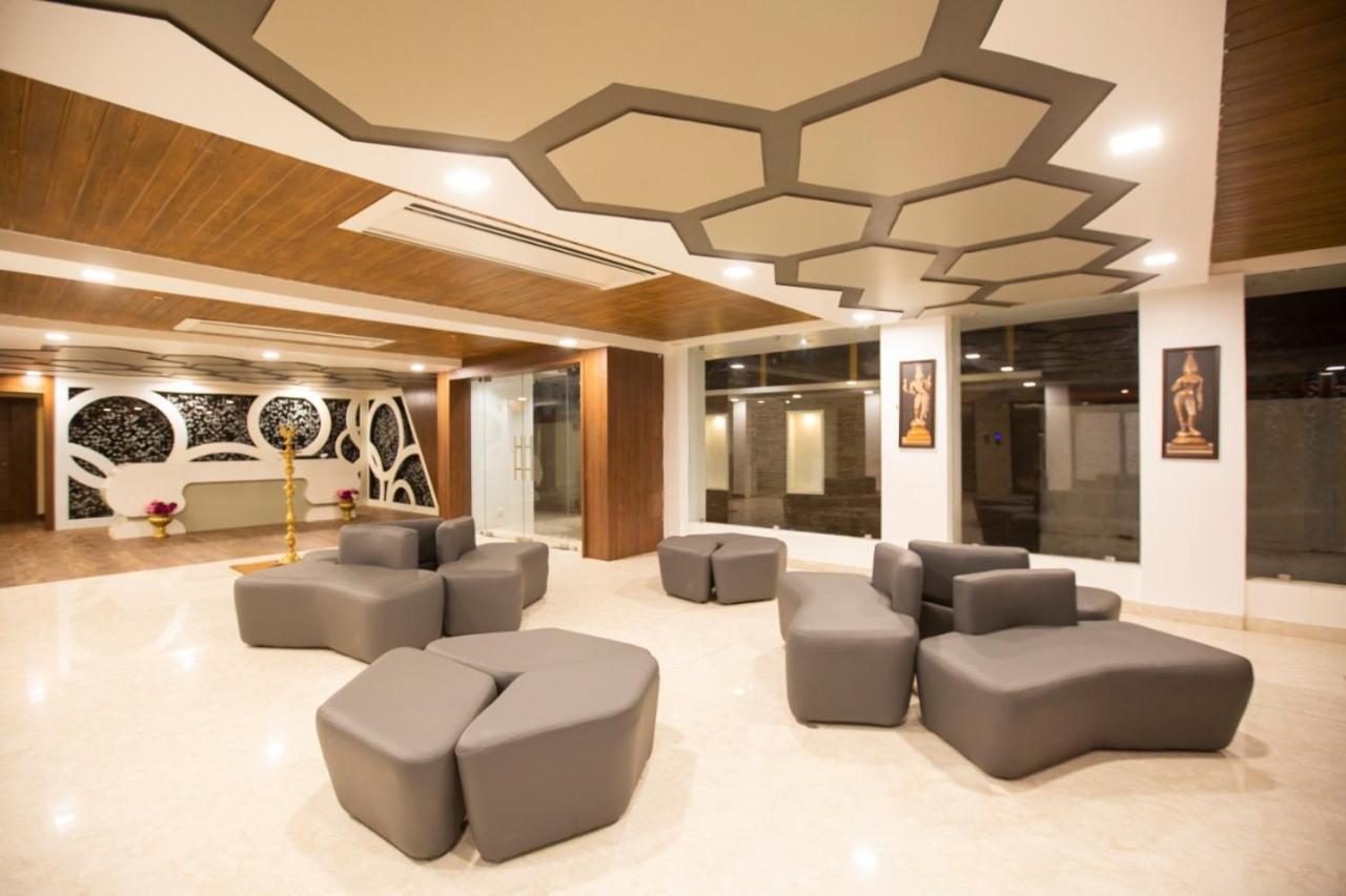 Lee-Benz Ark Hotel กุมพาโกนัม ภายนอก รูปภาพ