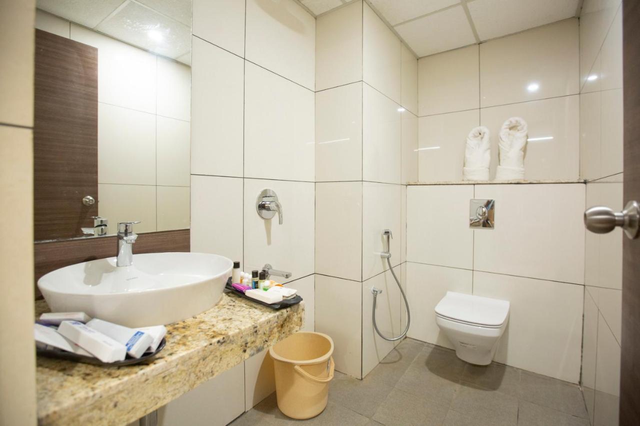 Lee-Benz Ark Hotel กุมพาโกนัม ภายนอก รูปภาพ
