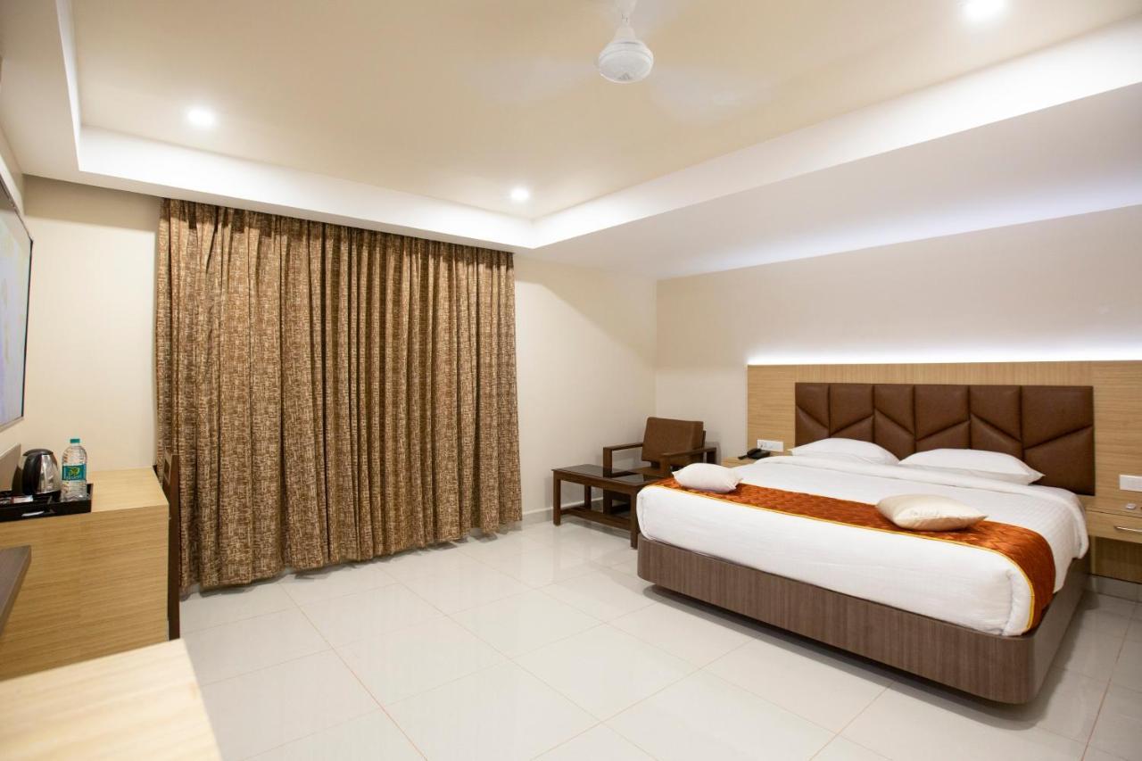 Lee-Benz Ark Hotel กุมพาโกนัม ภายนอก รูปภาพ