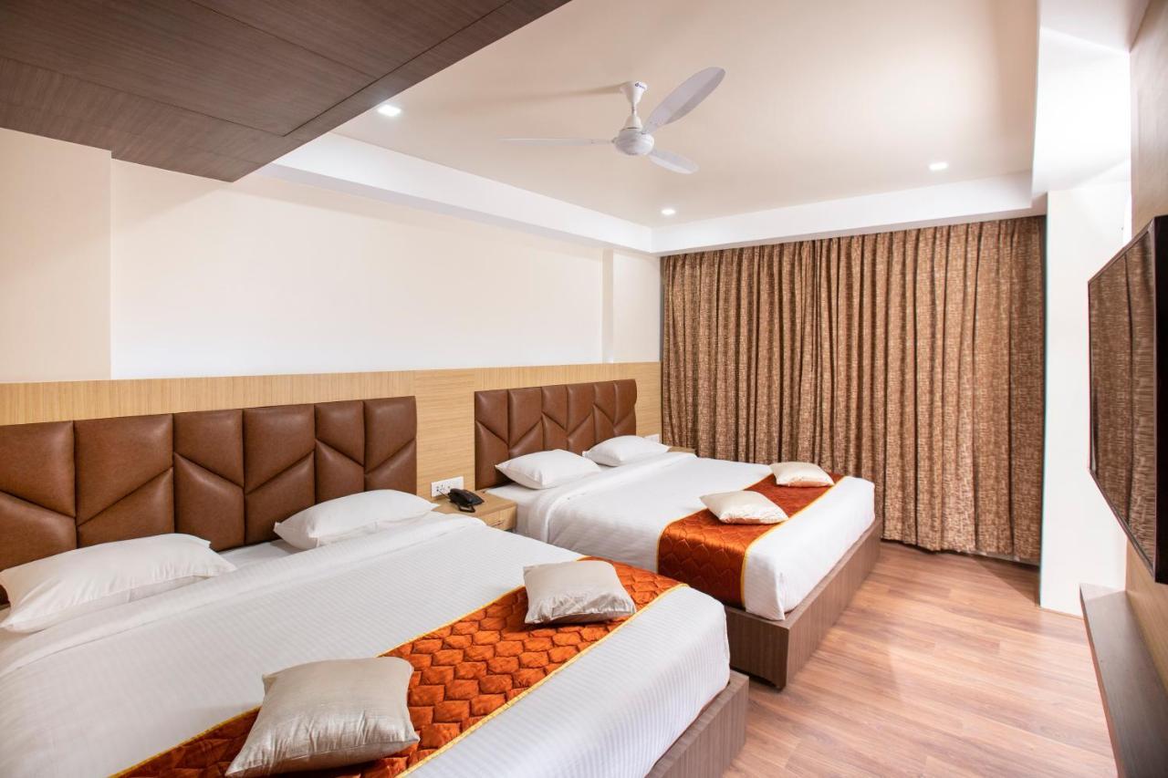 Lee-Benz Ark Hotel กุมพาโกนัม ภายนอก รูปภาพ