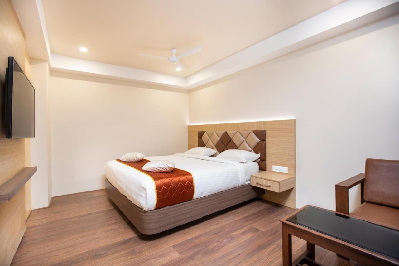 Lee-Benz Ark Hotel กุมพาโกนัม ภายนอก รูปภาพ