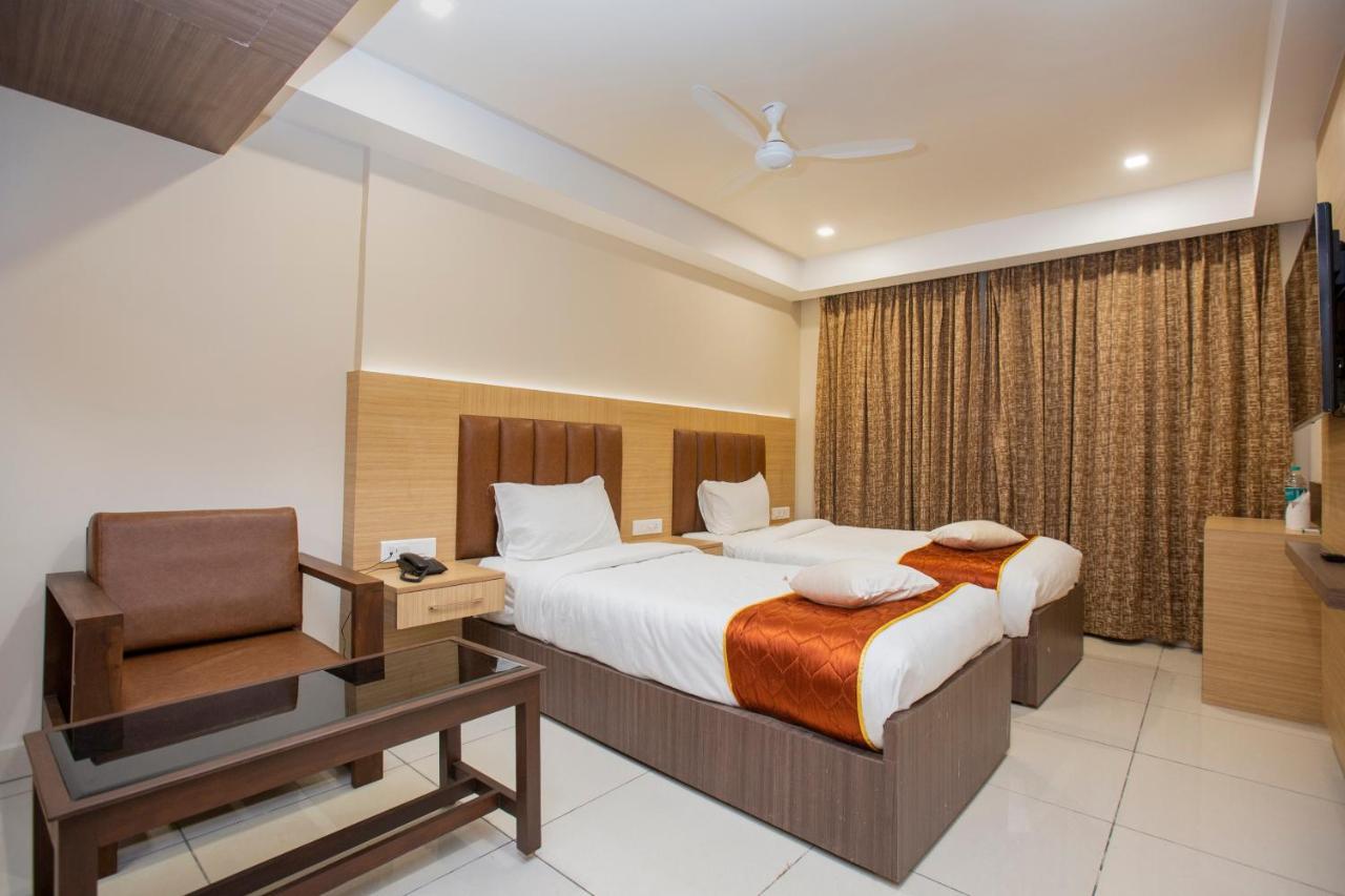 Lee-Benz Ark Hotel กุมพาโกนัม ภายนอก รูปภาพ
