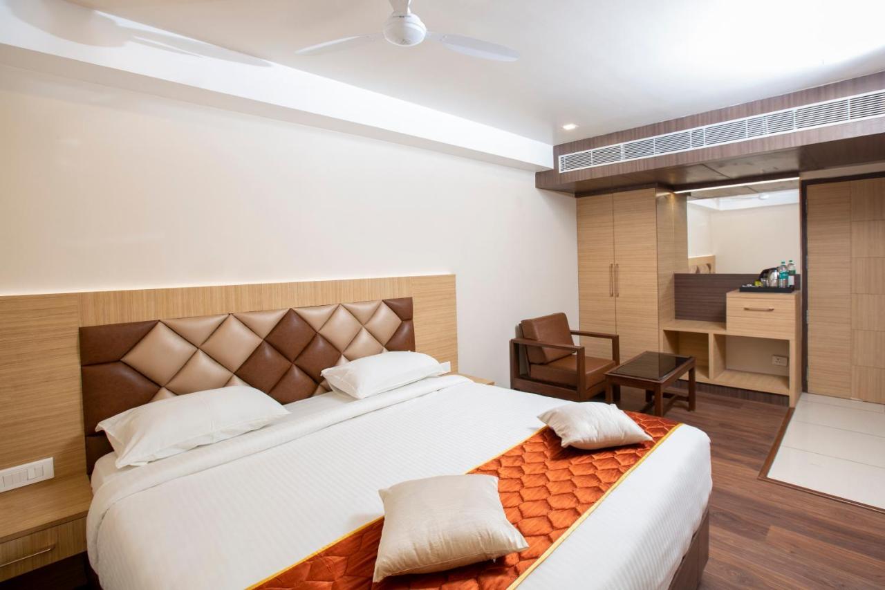 Lee-Benz Ark Hotel กุมพาโกนัม ภายนอก รูปภาพ