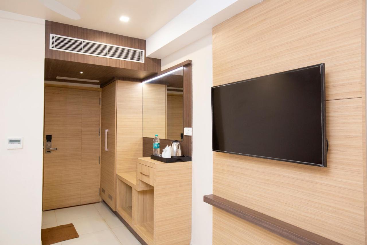 Lee-Benz Ark Hotel กุมพาโกนัม ภายนอก รูปภาพ