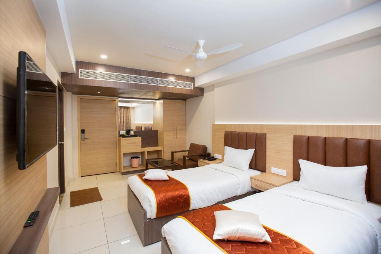Lee-Benz Ark Hotel กุมพาโกนัม ภายนอก รูปภาพ
