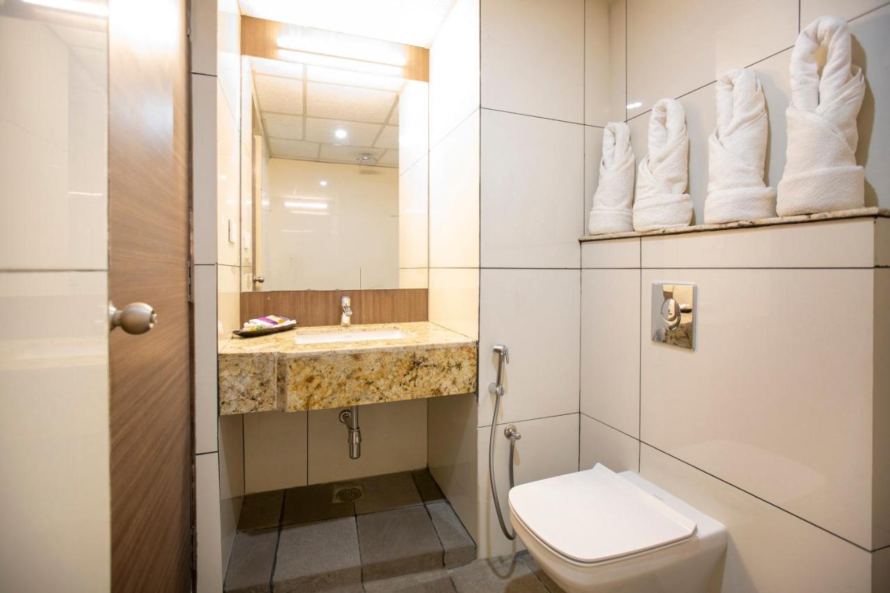 Lee-Benz Ark Hotel กุมพาโกนัม ภายนอก รูปภาพ