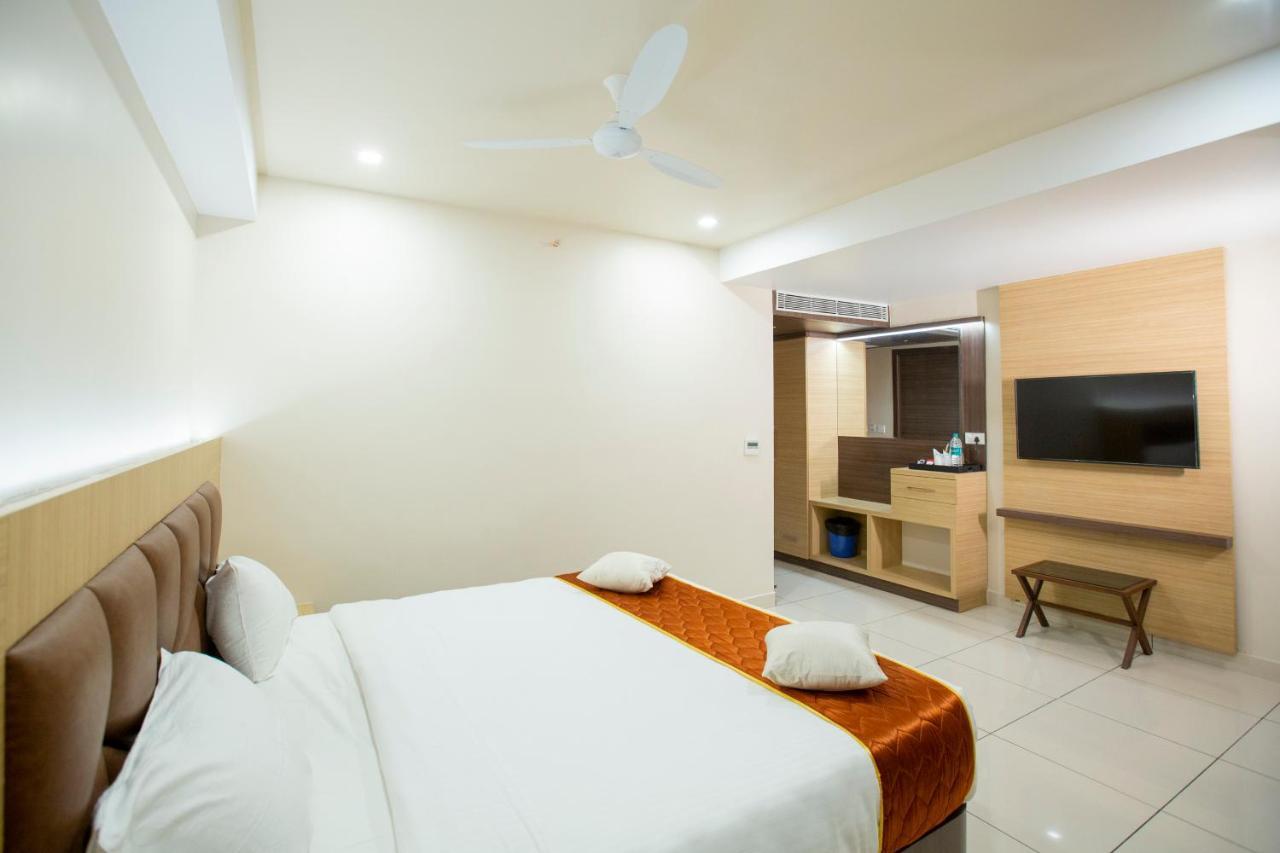 Lee-Benz Ark Hotel กุมพาโกนัม ภายนอก รูปภาพ