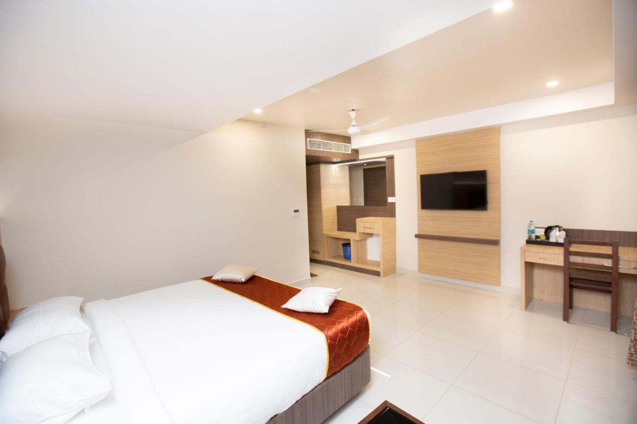 Lee-Benz Ark Hotel กุมพาโกนัม ภายนอก รูปภาพ