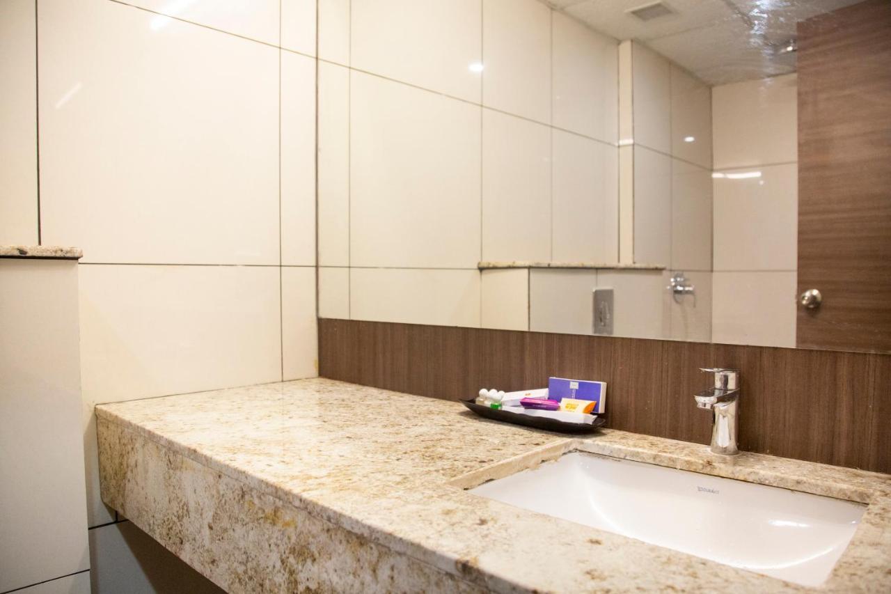 Lee-Benz Ark Hotel กุมพาโกนัม ภายนอก รูปภาพ