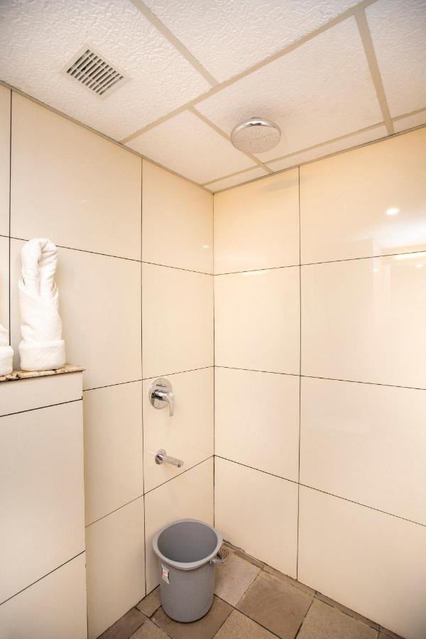 Lee-Benz Ark Hotel กุมพาโกนัม ภายนอก รูปภาพ
